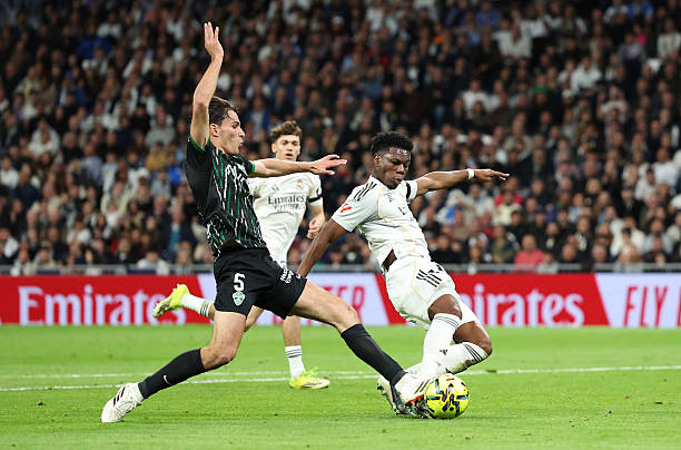 Aurelien Tchouameni thi đấu chắc chắn