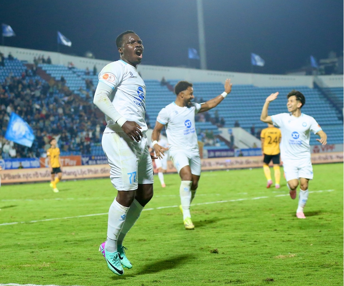 Phong độ ấn tượng của Nam Định