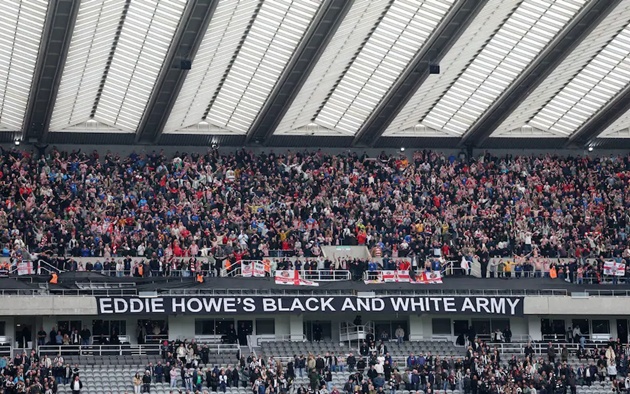 CĐV Sunderland ăn mừng