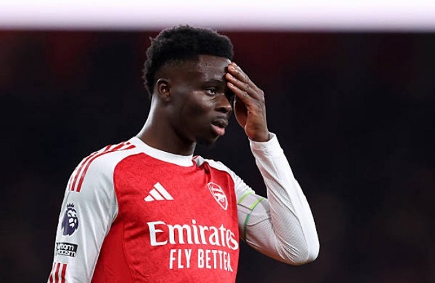 Saka đang có phong độ không cao.