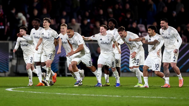 Forest xuất sắc vào lọt tứ kết Europa League. Forest xuất sắc vào lọt tứ kết Europa League.