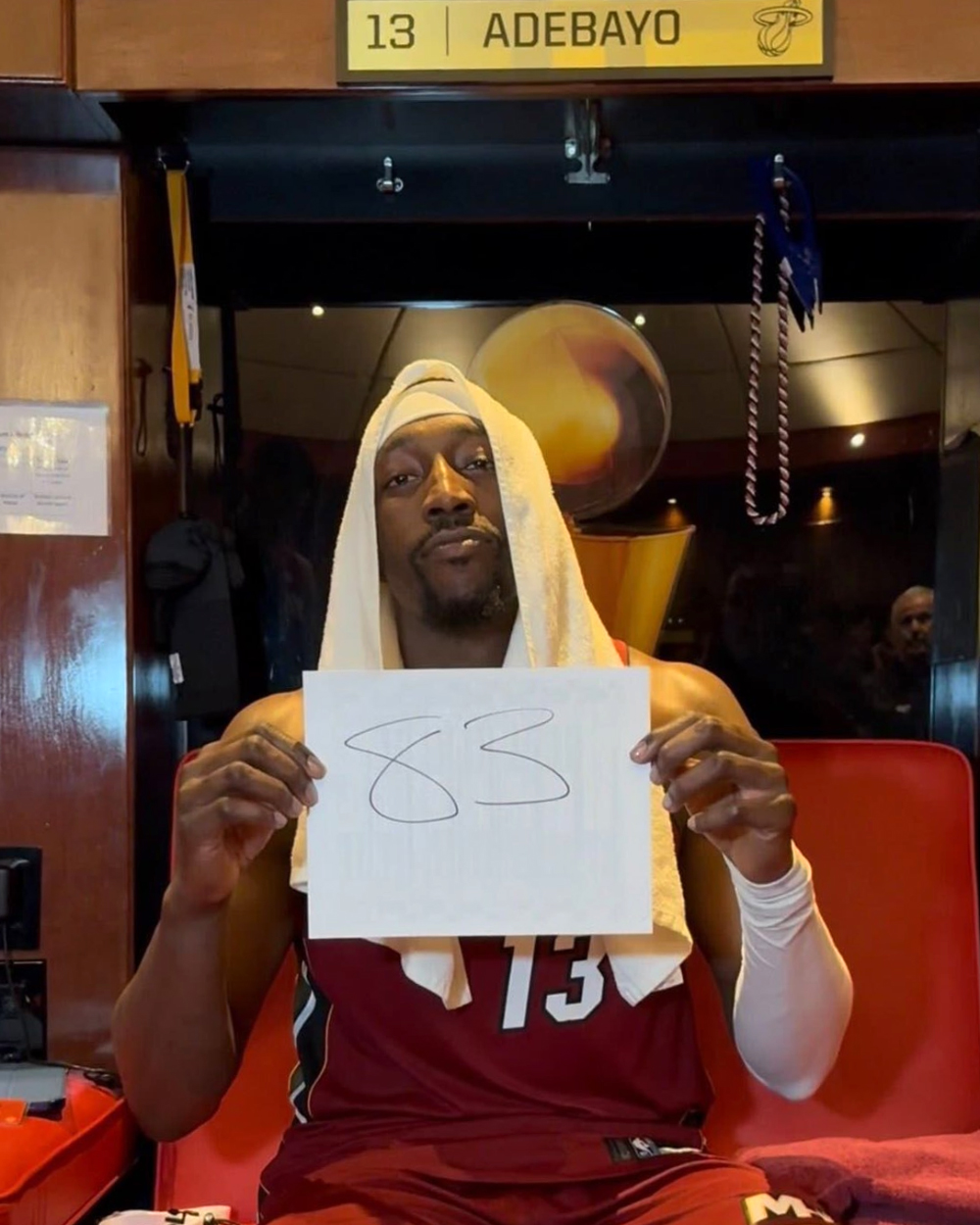 Bam Adebayo ghi bàn trong trận đấu lịch sử