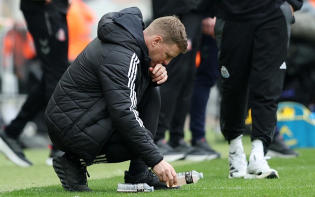 HLV Eddie Howe lo lắng