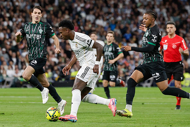 Vinicius Junior thi đấu bế tắc