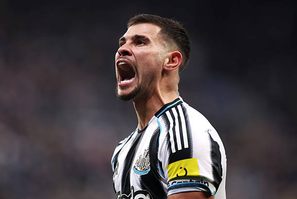 Bruno Guimaraes đang được xem là mục tiêu hàng đầu của Man Utd.