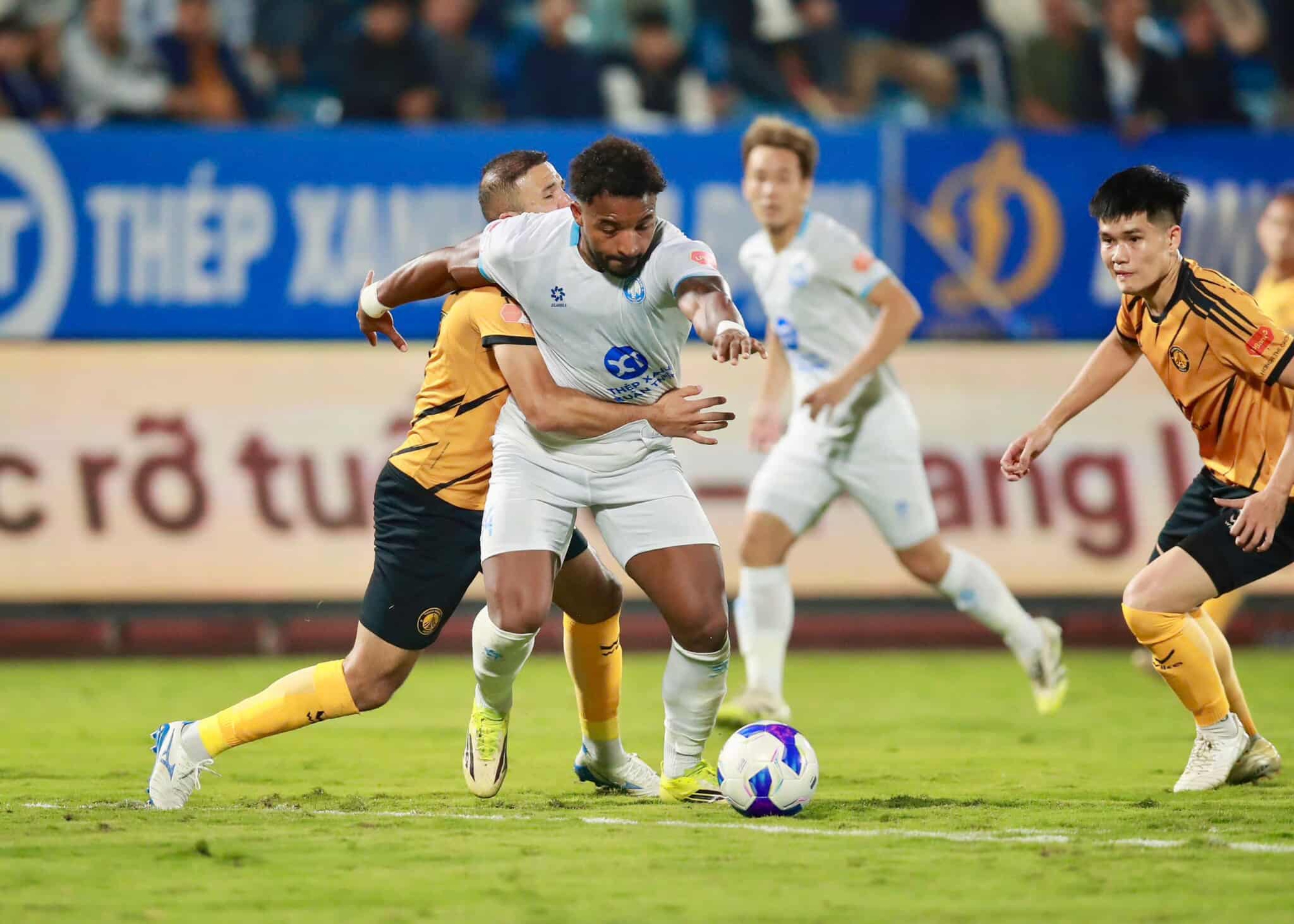 Xuân Son kiến tạo giúp Nam Định