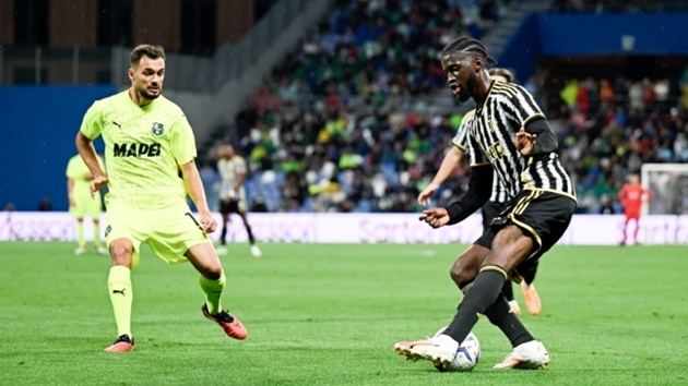Hàng công Juventus thách thức hàng thủ Sassuolo.
