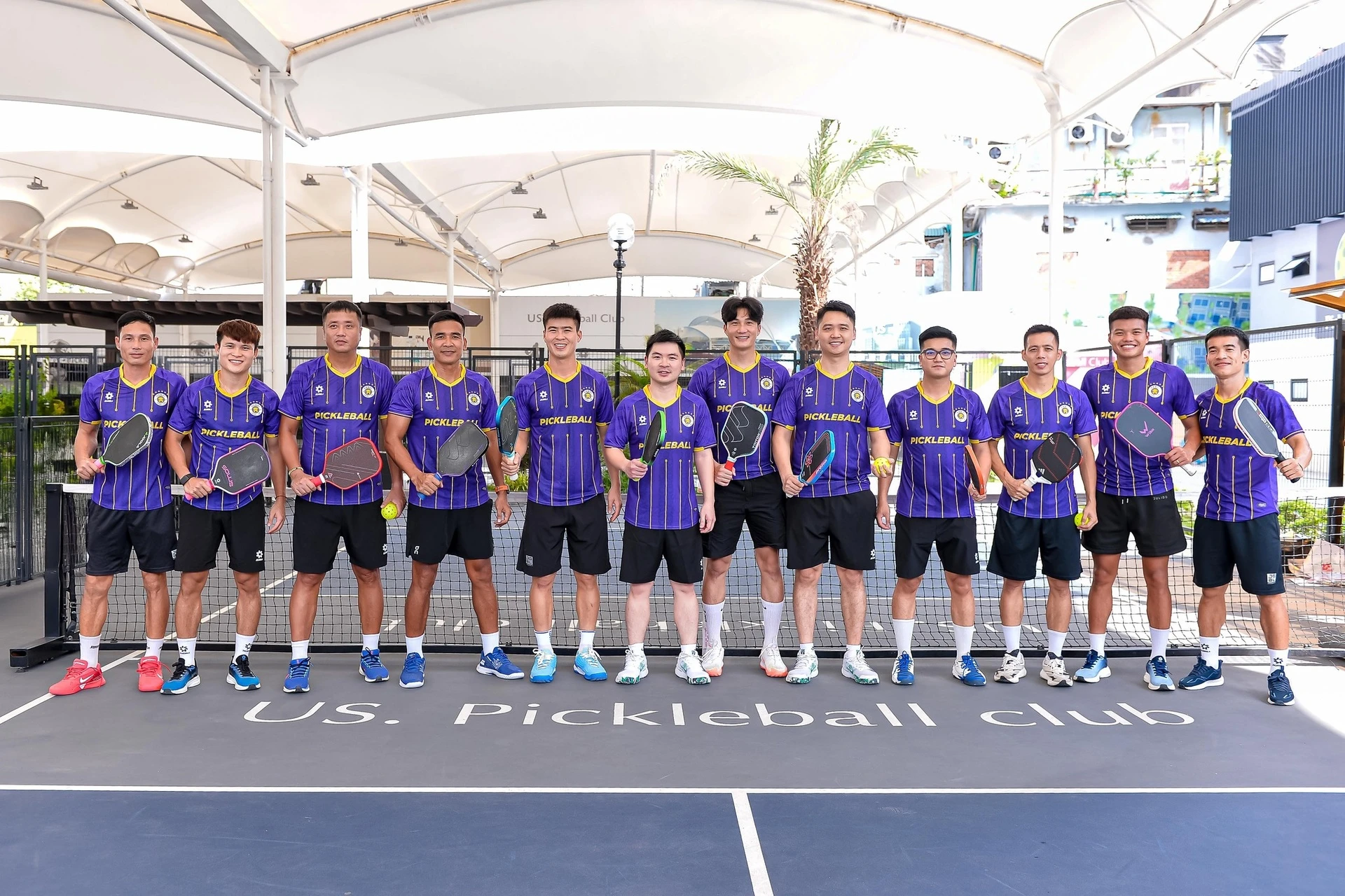 Cầu thủ Văn Quyết chơi pickleball