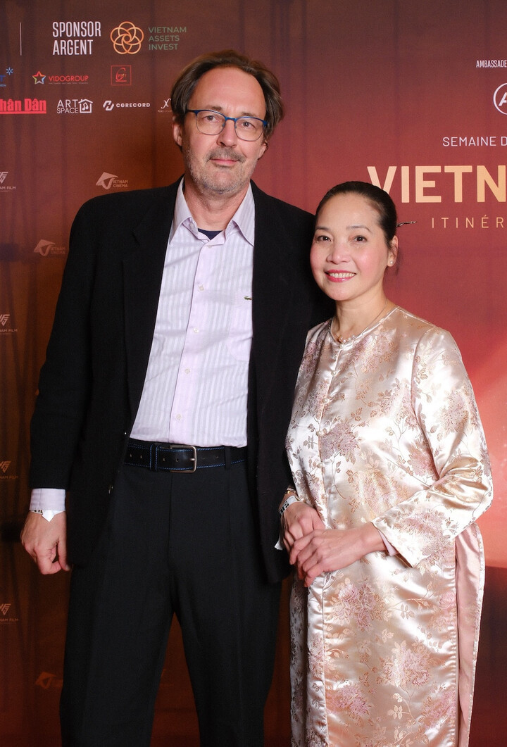 NSƯT Lê Vi cùng chồng Pháp tại sự kiện điện ảnh
