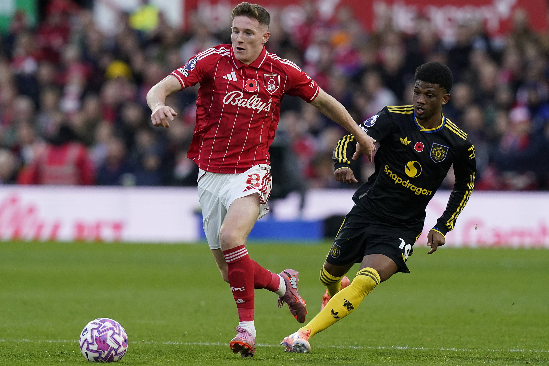 Elliot Anderson trong màu áo MU