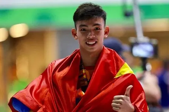 Vận động viên bơi lội Nguyễn Huy Hoàng tại Olympic trẻ
