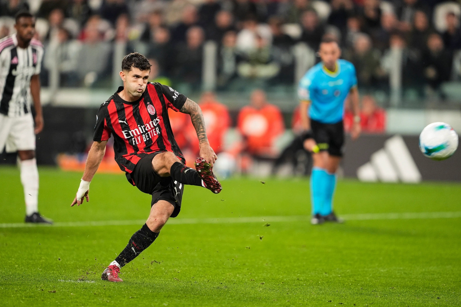 Gót Achilles của AC Milan: Nỗi bất an trên chấm penalty - Ảnh 1.