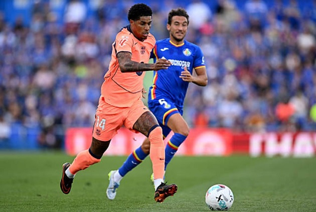 Rashford ghi bàn cho Barcelona