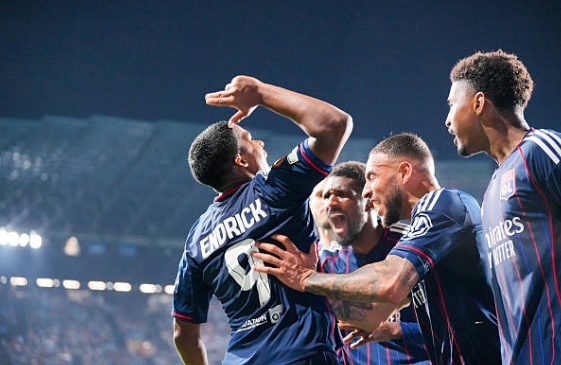 Endrick ghi bàn phút 87