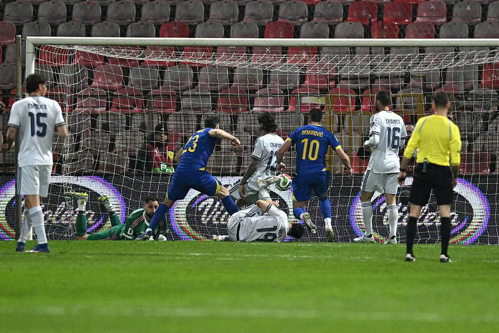 Ý - Ảnh 4. Tình huống Bosnia ghi bàn gỡ hòa