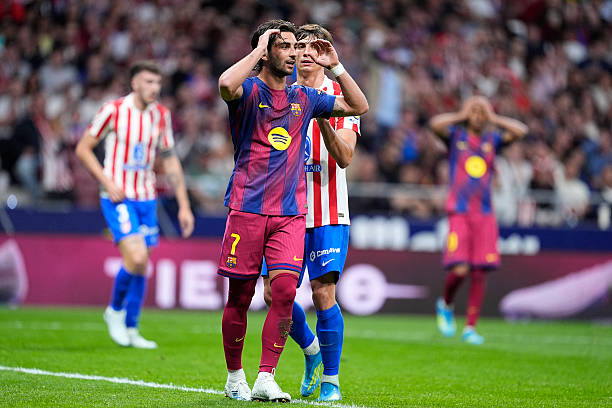 Torres nỗ lực xuyên phá hàng thủ đối phương