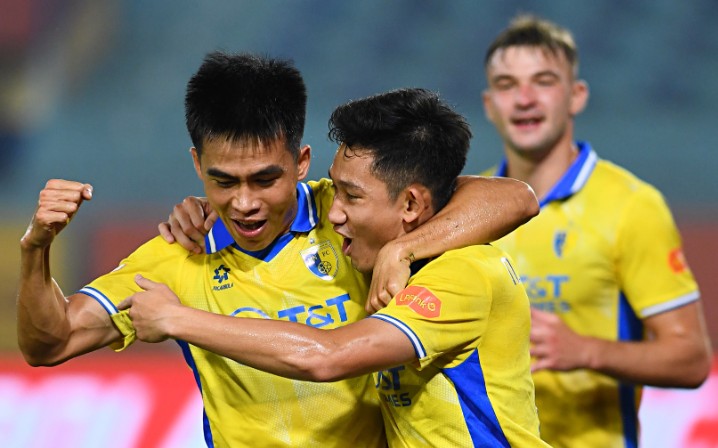 Hà Nội FC chuẩn bị đối đầu Ninh Bình