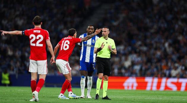 Trận hòa căng thẳng giữa Porto và Nottingham Forest