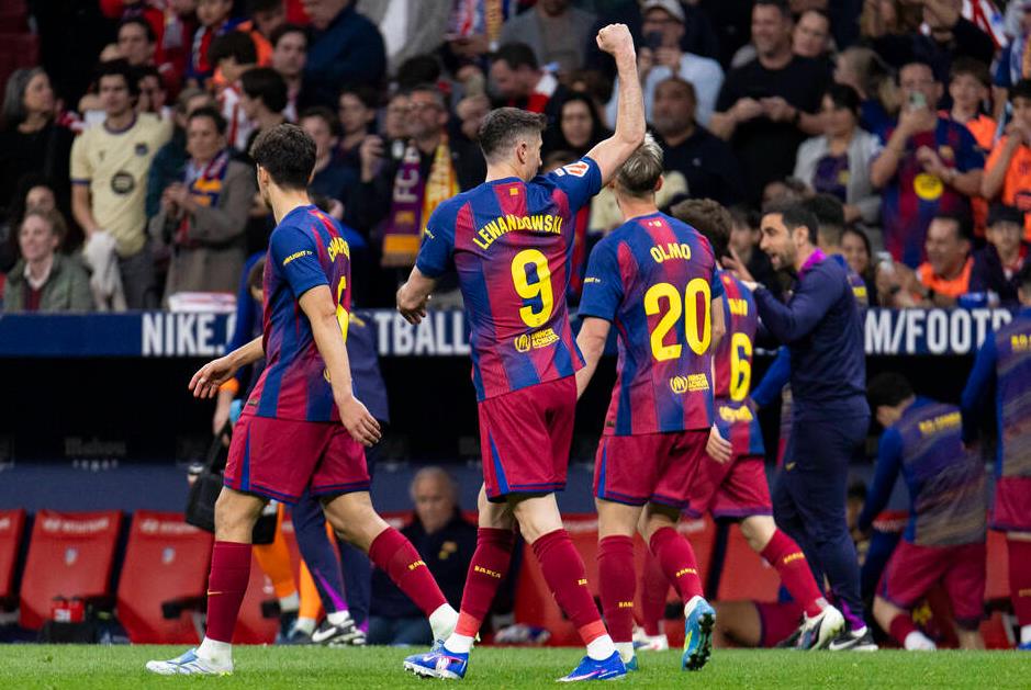 Lewandowski giúp Barca giành 3 điểm trọn vẹn. Lewandowski giúp Barca giành 3 điểm trọn vẹn.