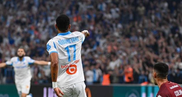 Aubameyang giúp Marseille có khởi đầu suôn sẻ. Aubameyang giúp Marseille có khởi đầu suôn sẻ.