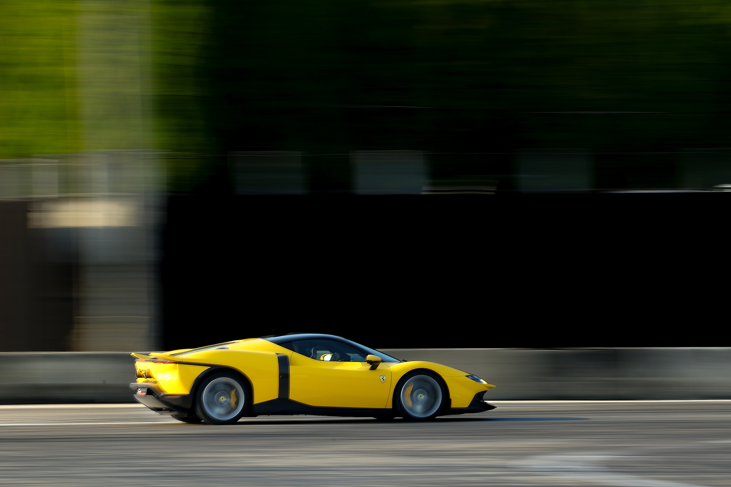 Tôi lái Ferrari 849 Testarossa: Sức cuốn hút của 1.035 mã lực không thể mô tả bằng thông số- Ảnh 2.