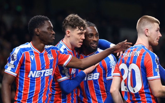 Crystal Palace thi đấu trên sân nhà