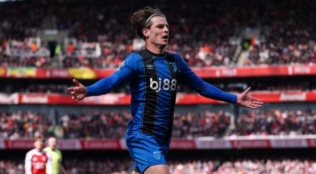 Alex Scott lọt tầm ngắm Chelsea.