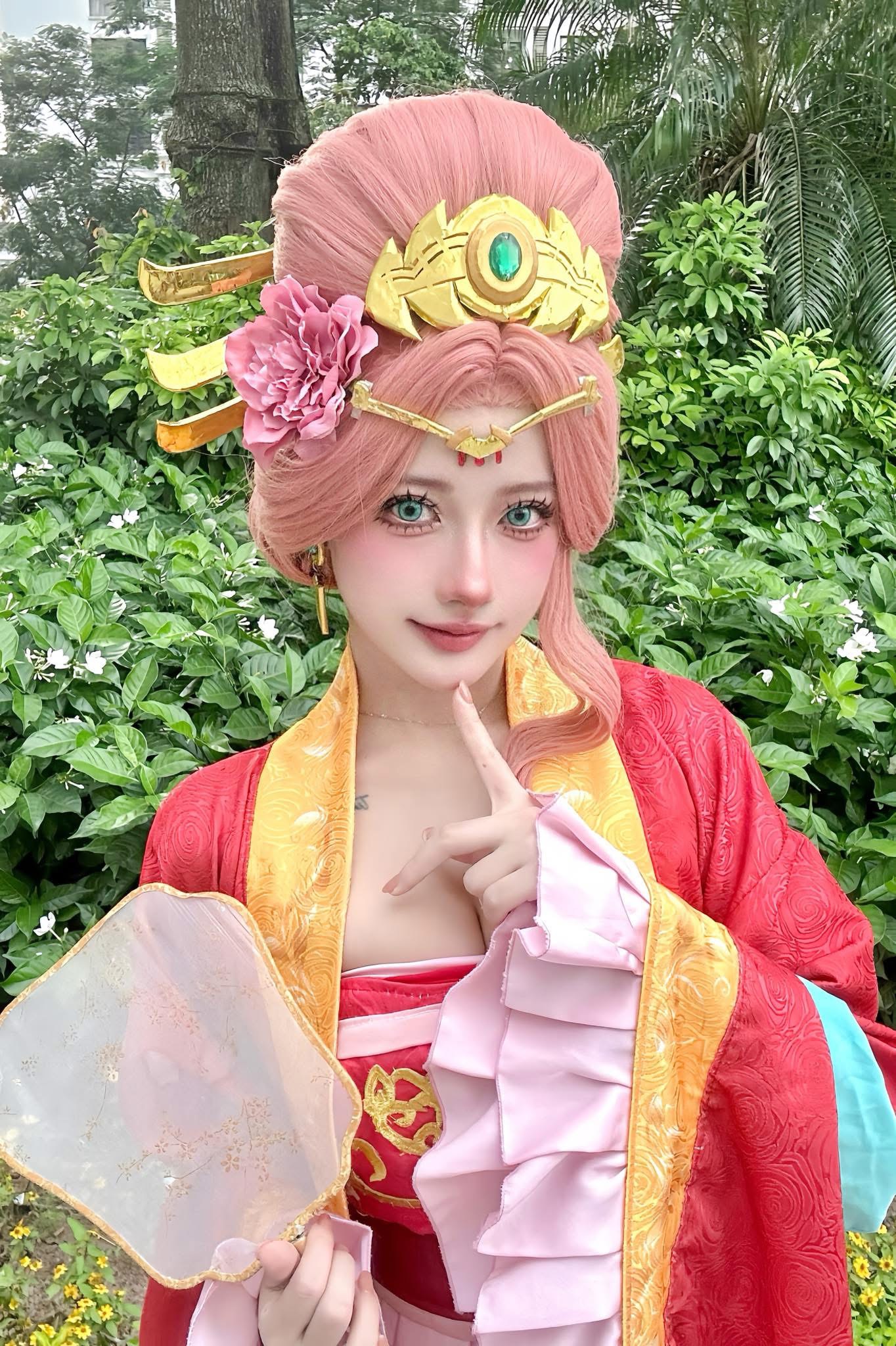 Hà Vi khoe nét đẹp dịu dàng trong trang phục cosplay Vẻ dịu dàng của Hà Vi khi diện cosplay