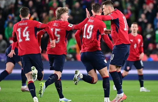 CH Séc có điểm tựa sân nhà