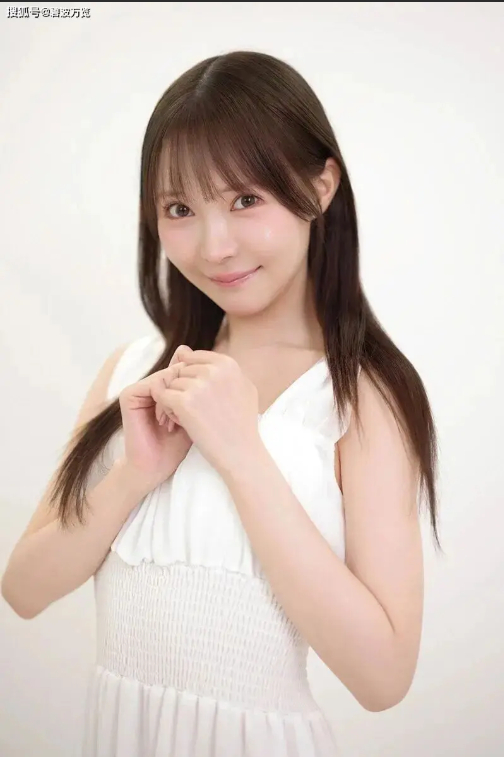 Nhan sắc nổi bật giúp Lâm Nha Y dễ dàng thu hút sự chú ý