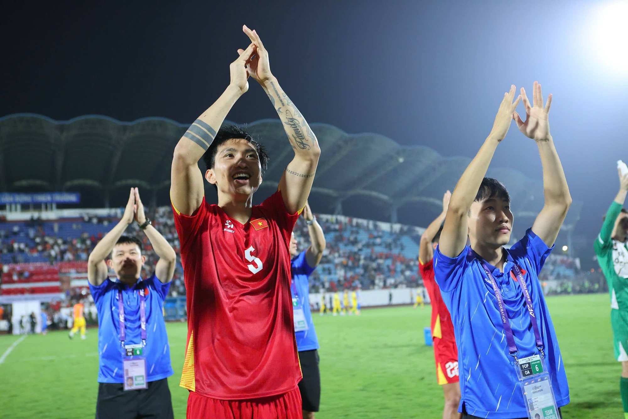 Văn Hậu cảm ơn người hâm mộ sau trận đấu