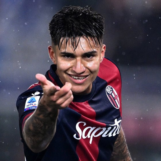 Tiền đạo Santiago Castro trong màu áo Bologna