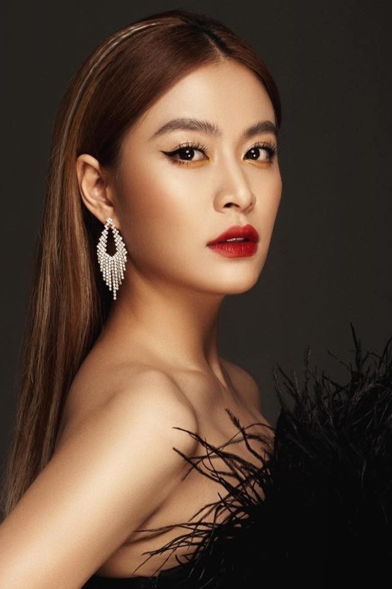 Nghệ sĩ Hoàng Thùy Linh