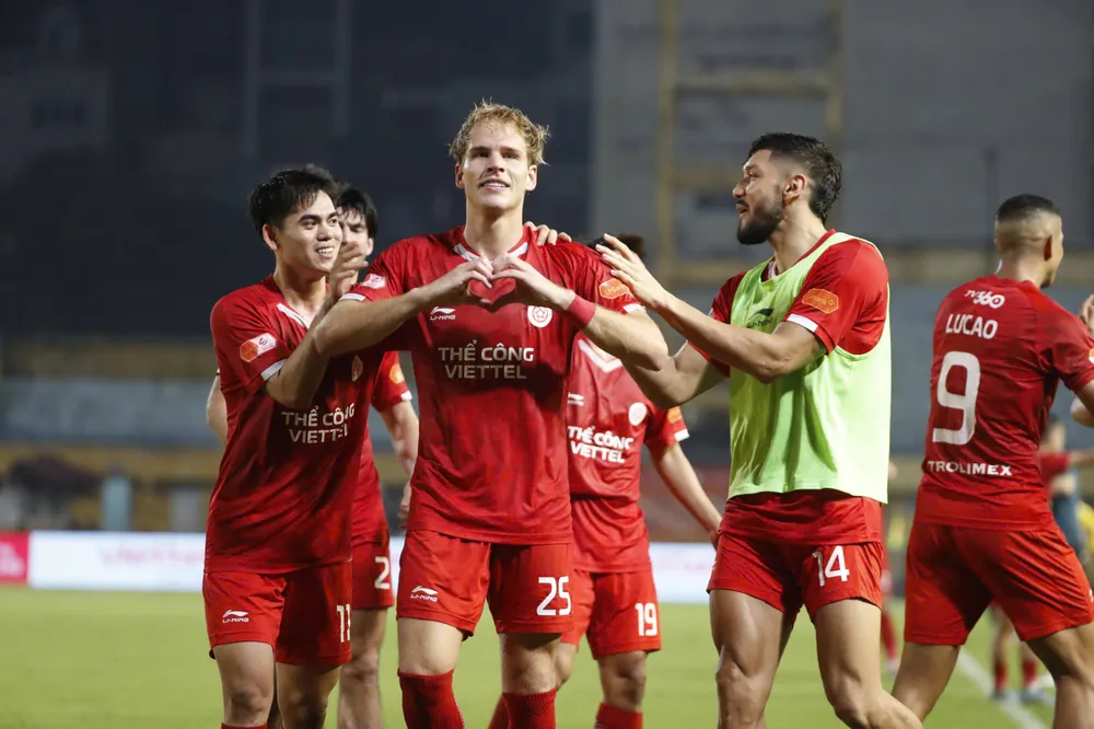 Nata ăn mừng bàn thắng