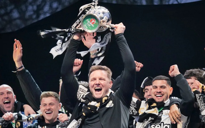 Newcastle đã trượt dốc sau khi giành danh hiệu.
