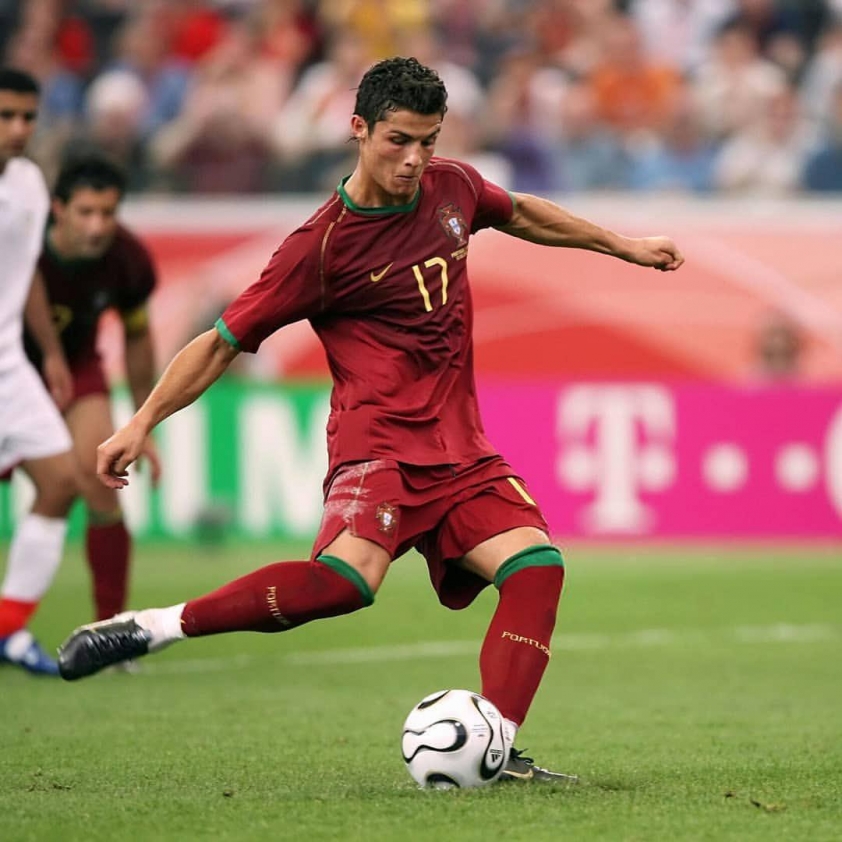 Cristiano Ronaldo ăn mừng bàn thắng