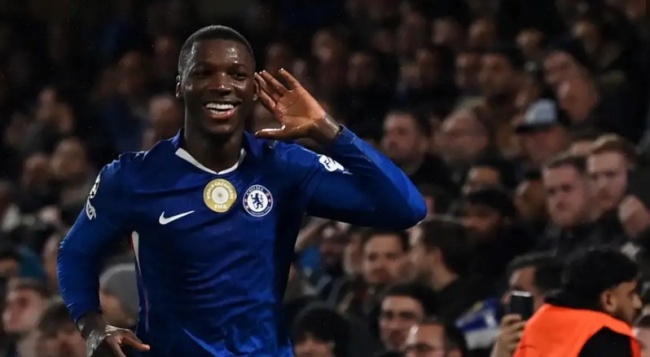 Caicedo thi đấu cho Chelsea