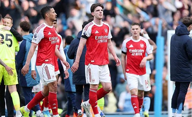 Arsenal gặp khó khăn sau đấu trường châu Âu