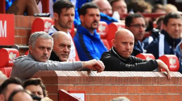 Nicky Butt ủng hộ Mourinho dẫn dắt MU. Nicky Butt ủng hộ Mourinho dẫn dắt MU.