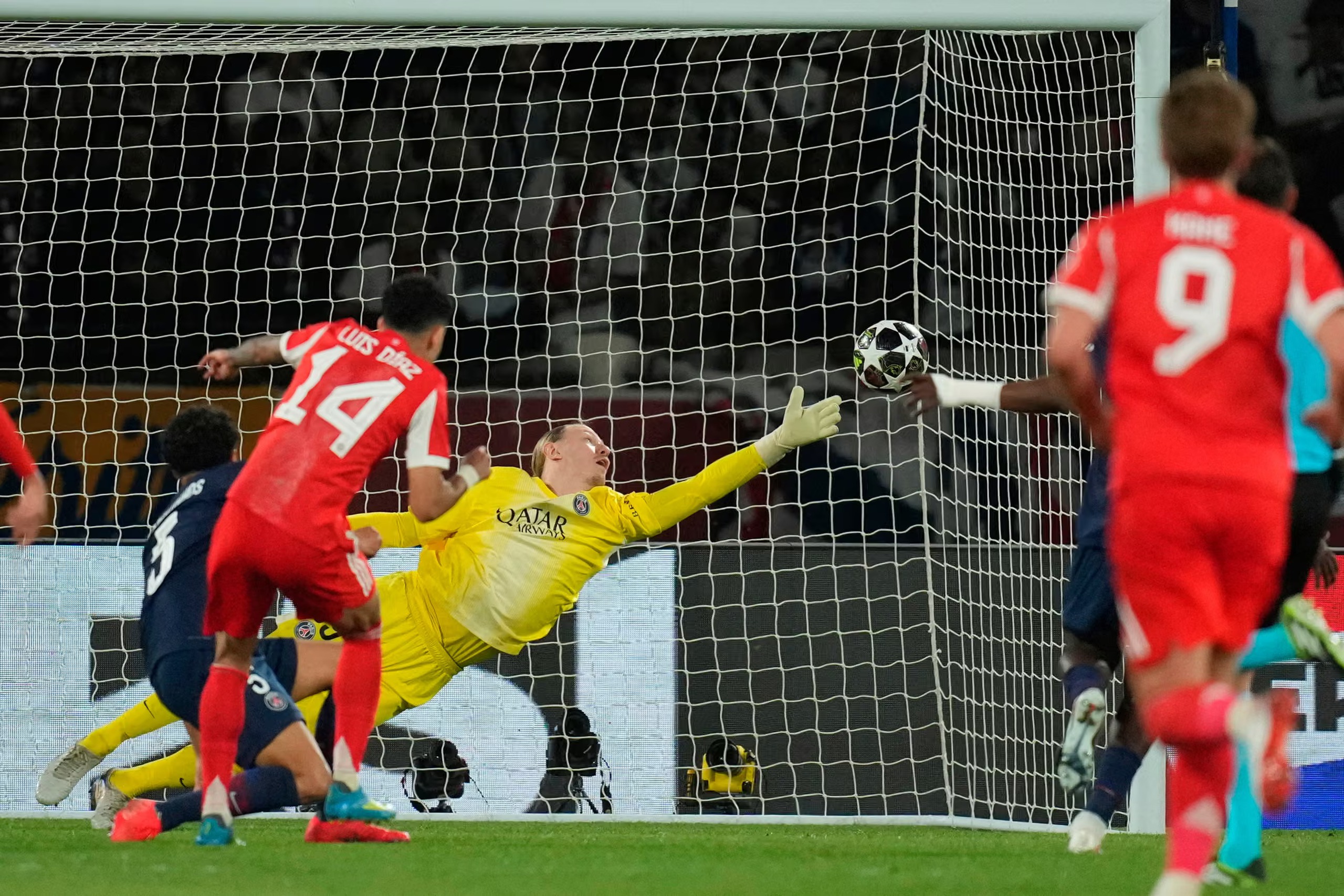 Quá nhiều bàn thắng đẹp ở bán kết Champions League giữa PSG và Bayern Munich