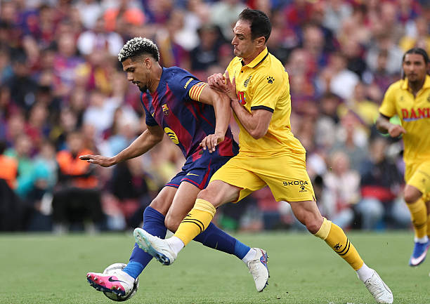 Ronald Araujo thi đấu tập trung