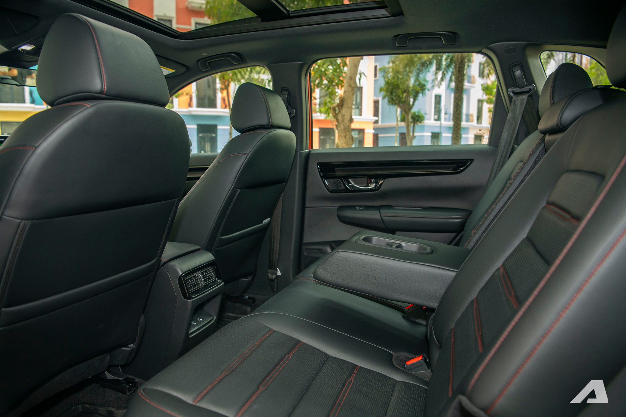 Cửa sau mở rộng gần 90 độ ở Honda CR-V