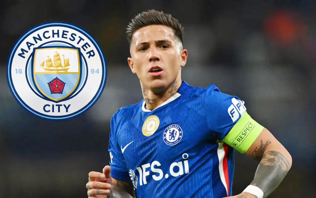 Enzo Fernandez trong màu áo Chelsea