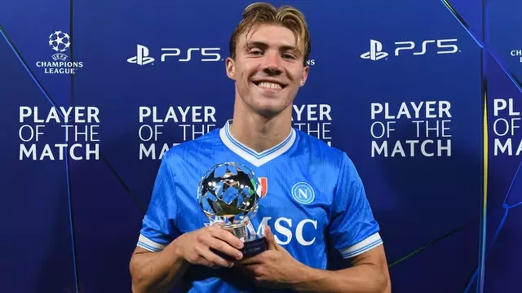 Napoli: Conte tái sinh Rasmus Højlund