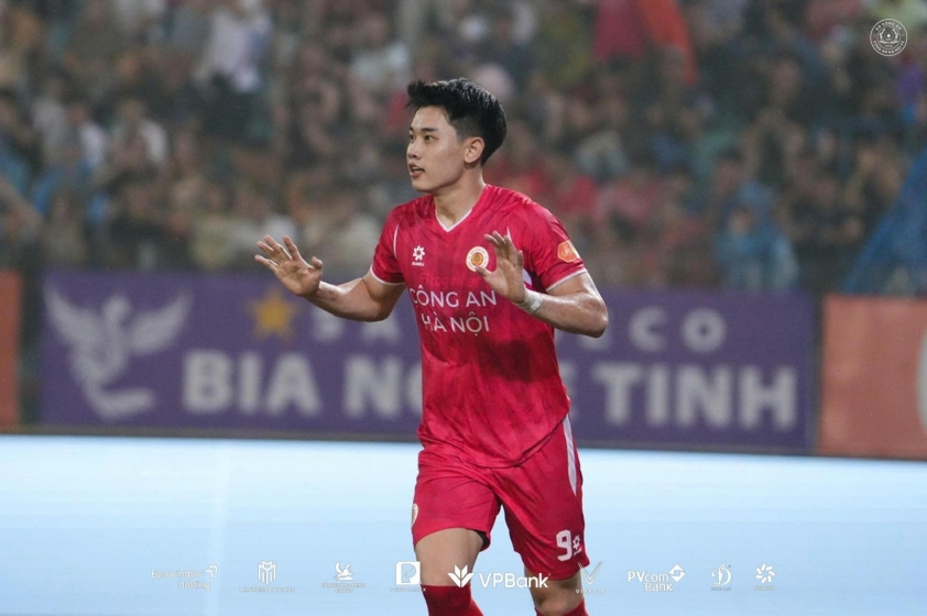 Tiền đạo Đình Bắc thi đấu xuất sắc tại V-League