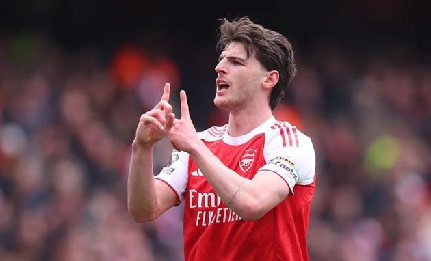 Rice an ủi Zubimendi trên sân