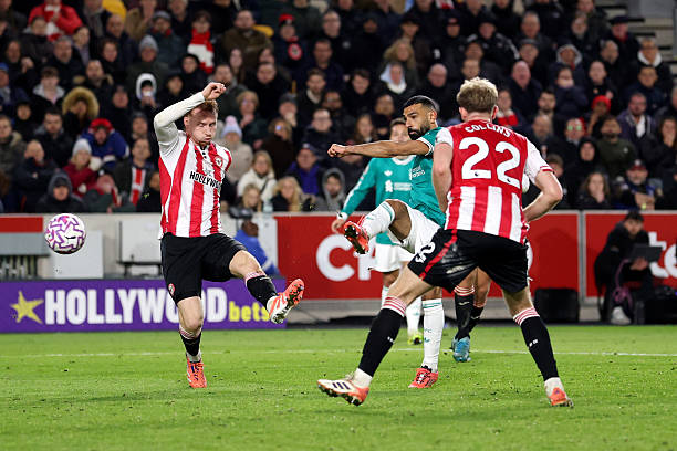 Brentford gặp Liverpool trận cuối Ngoại Hạng Anh