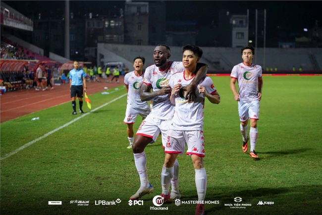 Hàng phòng ngự Hải Phòng bền bỉ bảo vệ thành quả Hải Phòng giữ vững cách biệt tỷ số