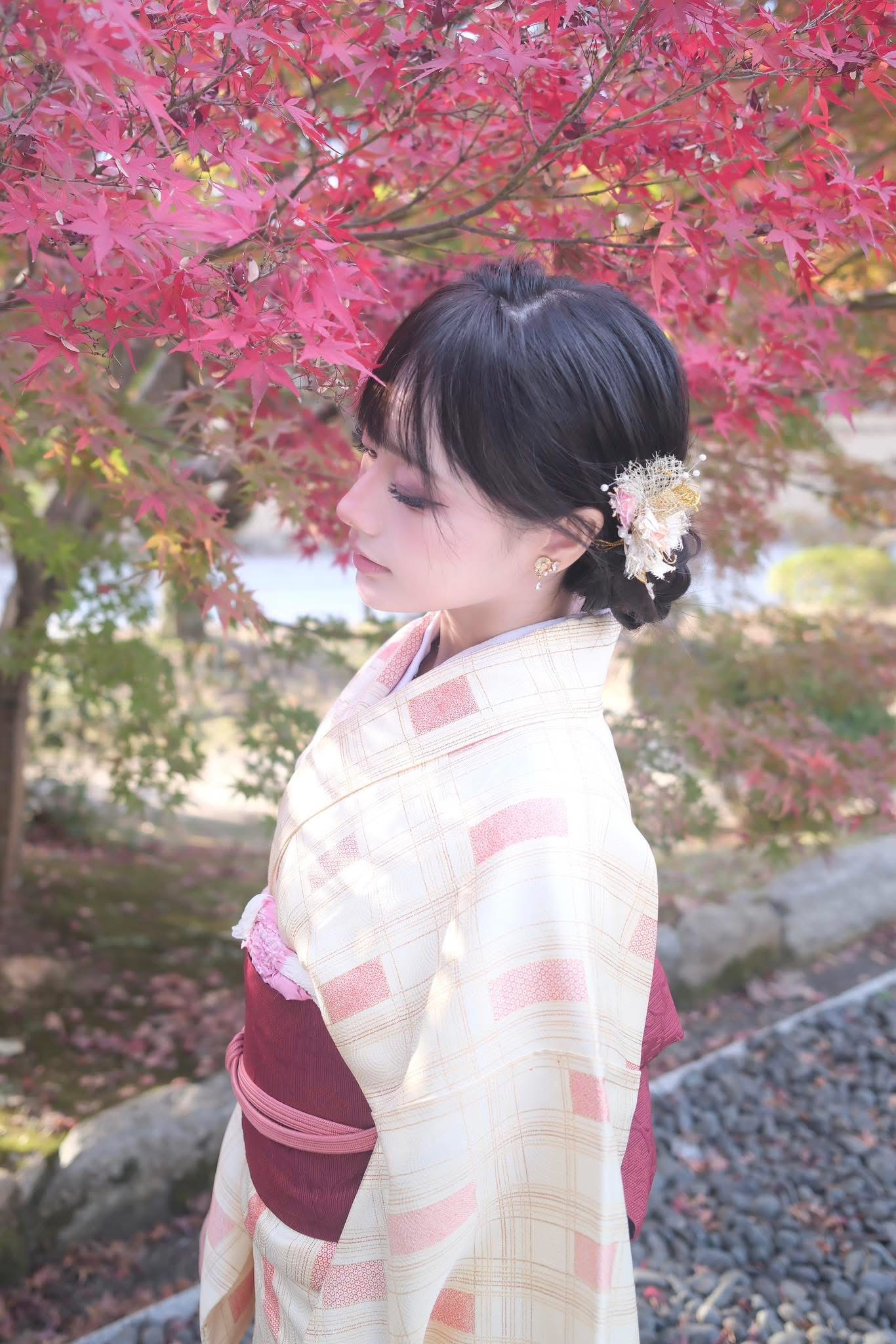 Chỉ một khoảnh khắc vén tóc, nữ thần giới cosplay gây sốt với nét ngọt ngào khó cưỡng Nữ thần cosplay Hà Vi với vẻ đẹp búp bê