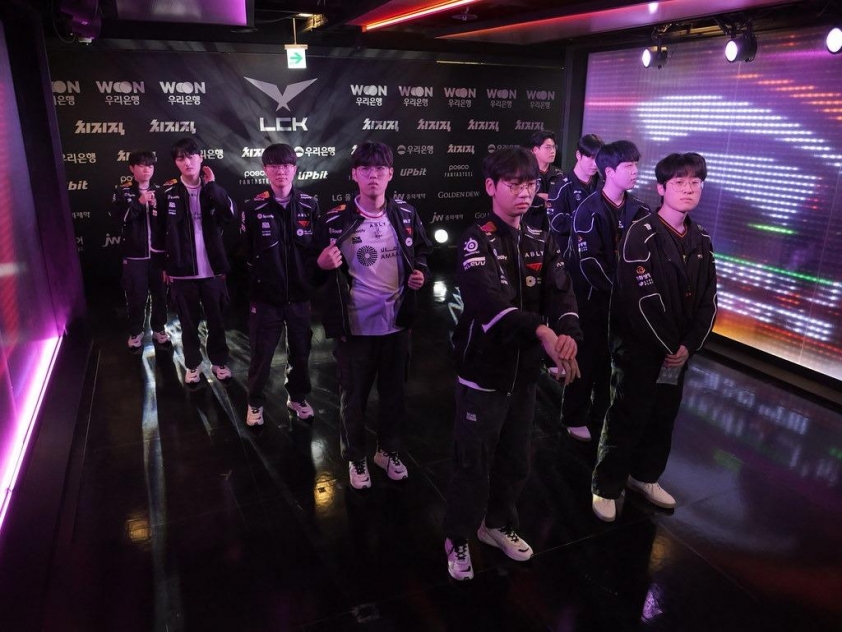 Cuộc đối đầu hấp dẫn giữa T1 và HLE